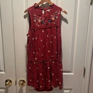 Francesca’s maroon floral lace dress